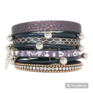 Magnetic clasp cuff leather bracelet